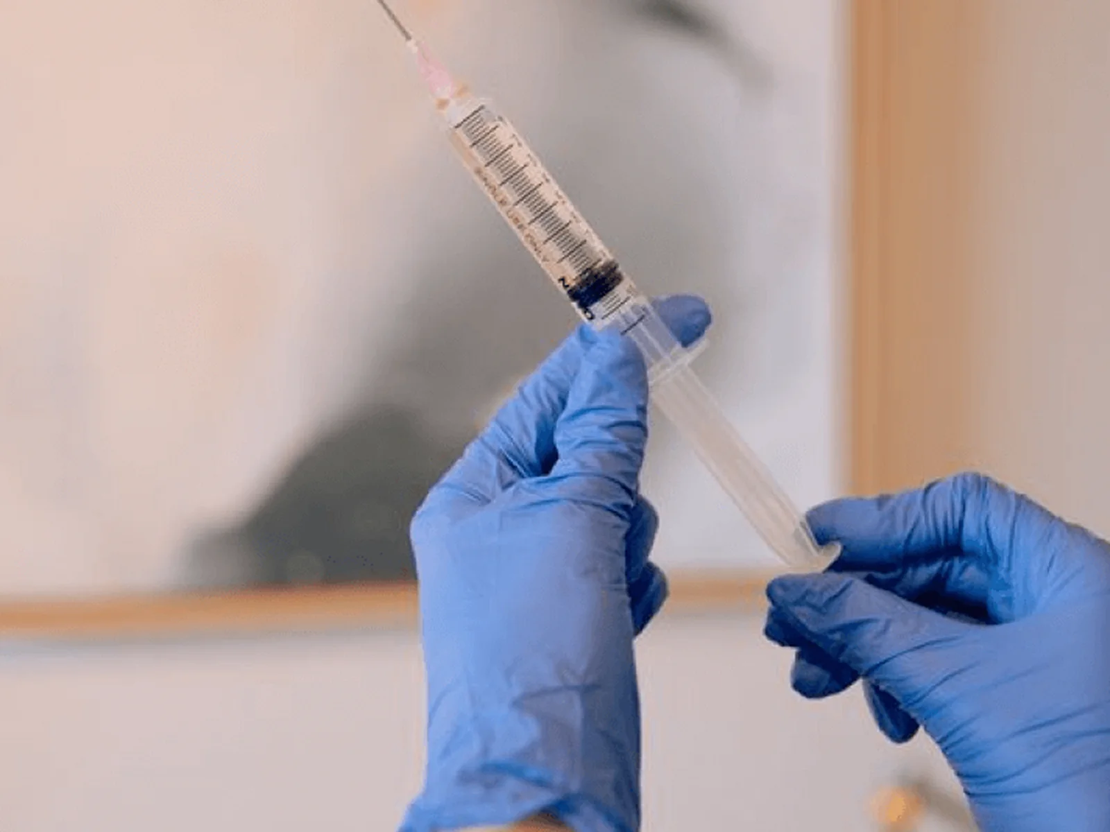 Preparación de la fórmula del suero con guantes estériles
